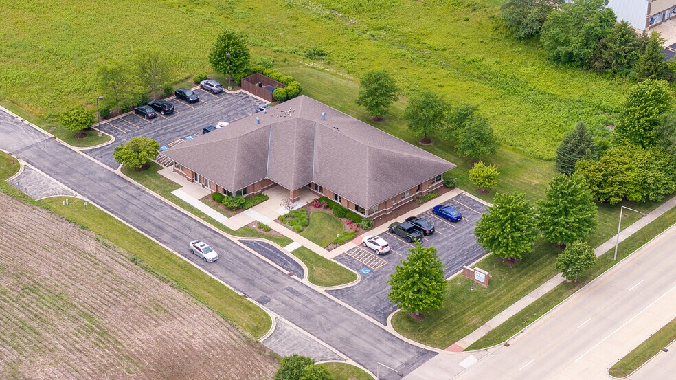 More Photos Of 306 E Countryside Pky, Yorkville Office For Lease