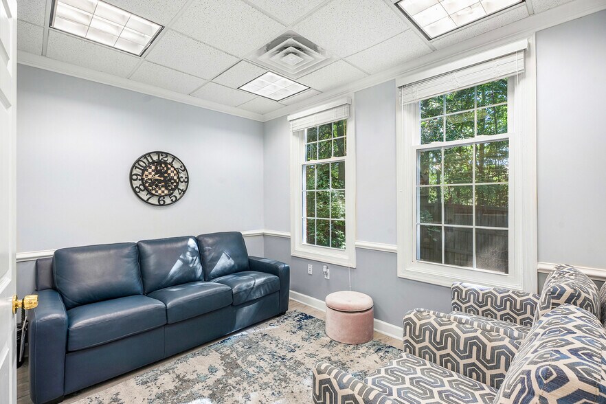 More Photos Of 7901-7915 Belle Point Dr, Greenbelt Office For Sale