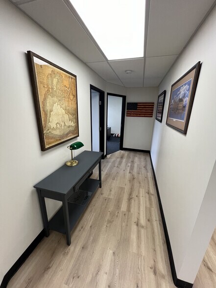 More Photos Of 20902 Mack Ave, Grosse Pointe Office For Lease