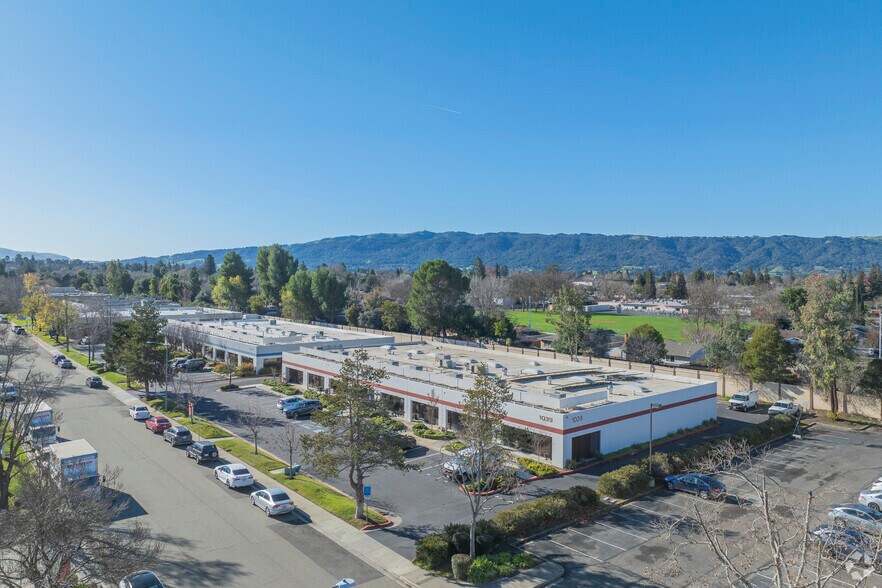 More Photos Of 1039 Serpentine Ln, Pleasanton Light Distribution For Lease