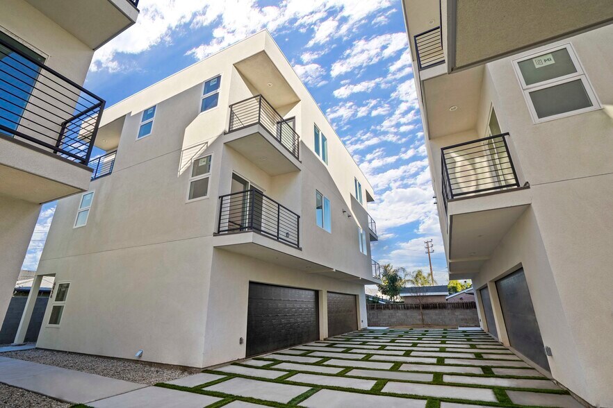 More Photos Of 6056 Craner Ave, North Hollywood Apartments For Sale
