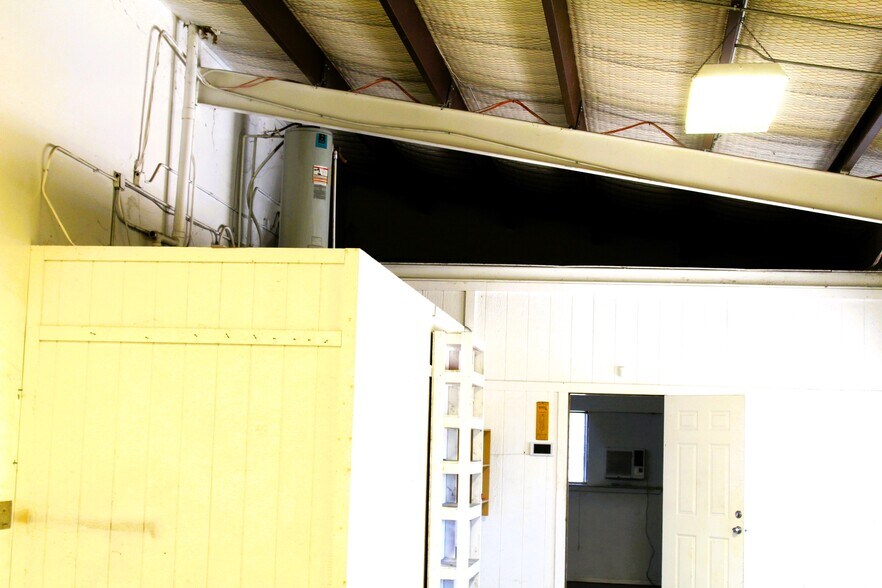 More Photos Of 1808 Barnett Dr, Weatherford Warehouse For Lease