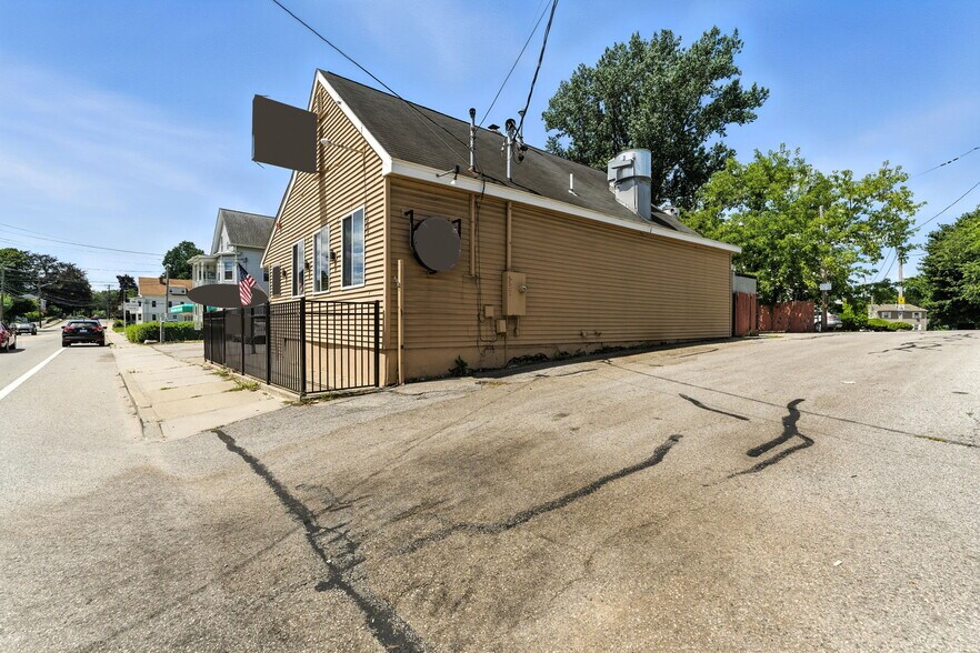 More Photos Of 568 Providence St, West Warwick Restaurant For Sale