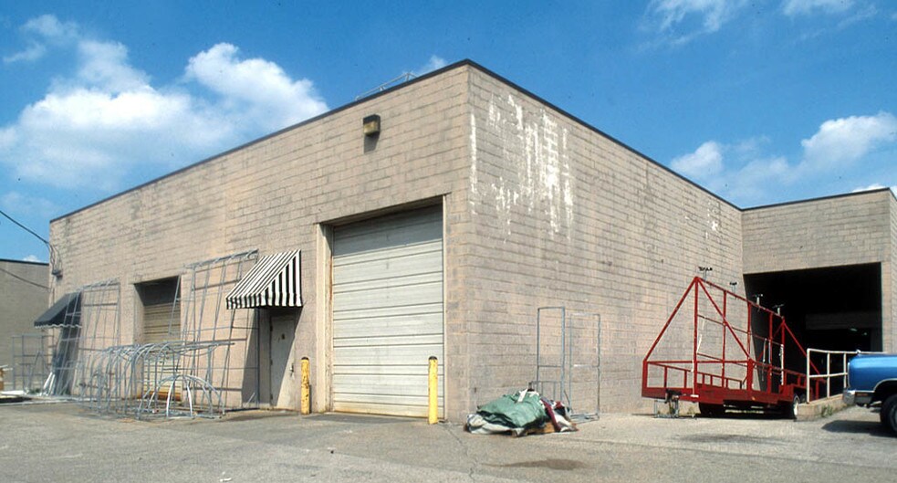 More Photos Of 20220 Cornillie Dr, Roseville Warehouse For Lease