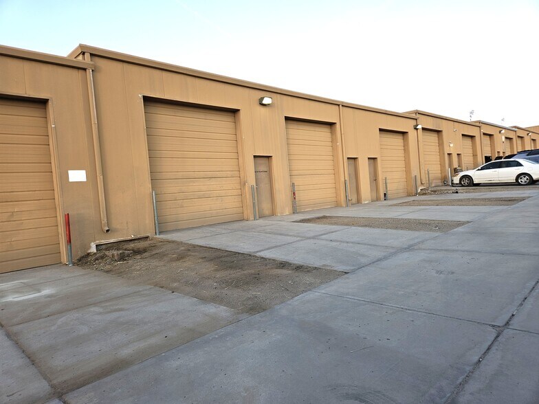 More Photos Of 2921 Friendly Pl, Bullhead City Light Distribution For Lease