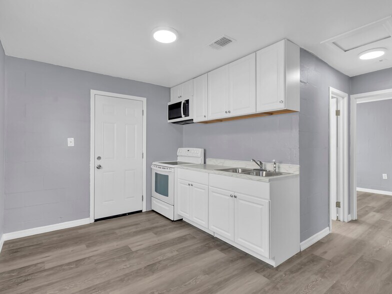 More Photos Of 301 SW 3rd Ter, Mulberry Apartments For Sale