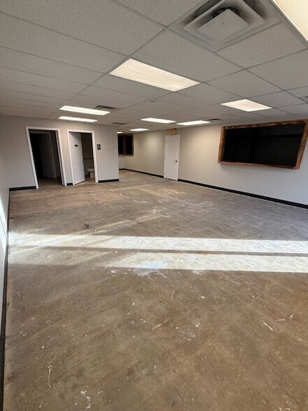 More Photos Of 7744 N Owasso Expy, Owasso Warehouse For Lease