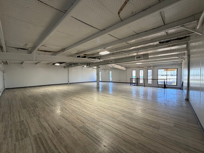 More Photos Of 5901 Allday Dr, Houston Warehouse For Lease