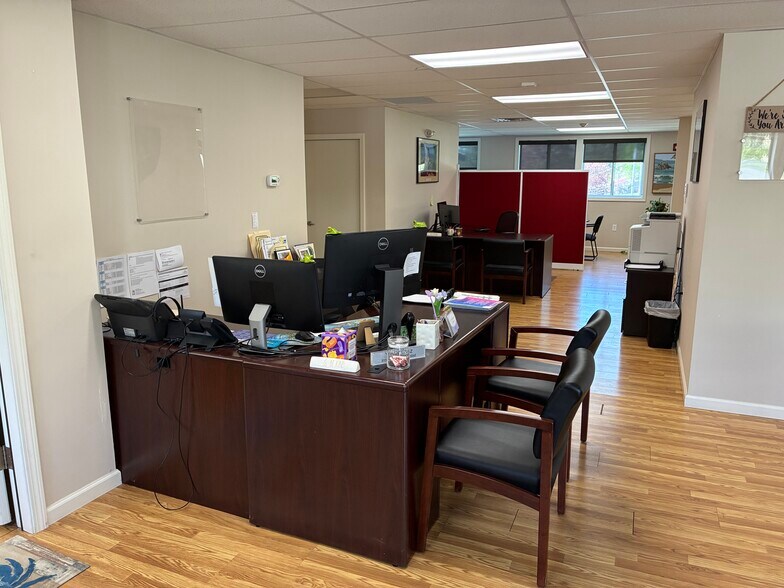 More Photos Of 270 Westfield Rd, Holyoke Freestanding For Lease
