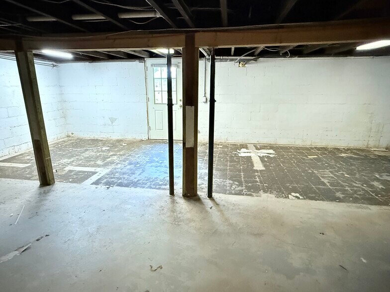 More Photos Of 2401 White Ave, Nashville Office For Sale