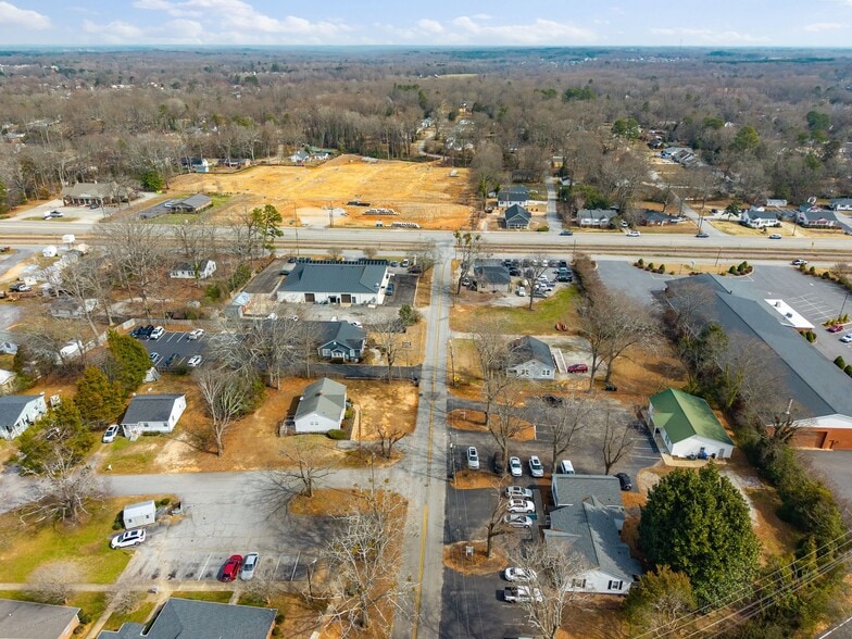 More Photos Of 107 Hillcrest Ave, Simpsonville Office For Sale