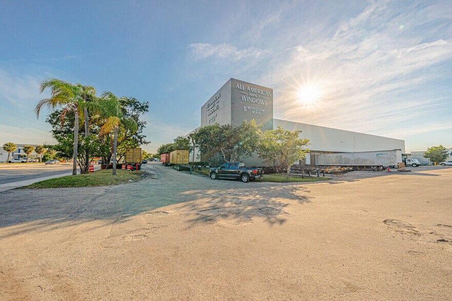 More Photos Of 6001 Powerline Rd, Fort Lauderdale Showroom For Lease