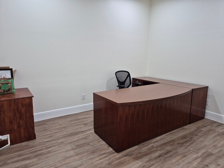 More Photos Of 17142 N Eldridge Pky, Tomball Medical For Lease