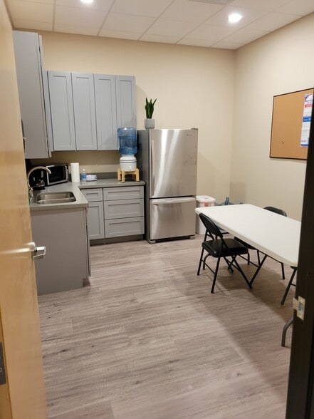 More Photos Of 2060 W Whispering Wind Dr, Phoenix Medical For Sale