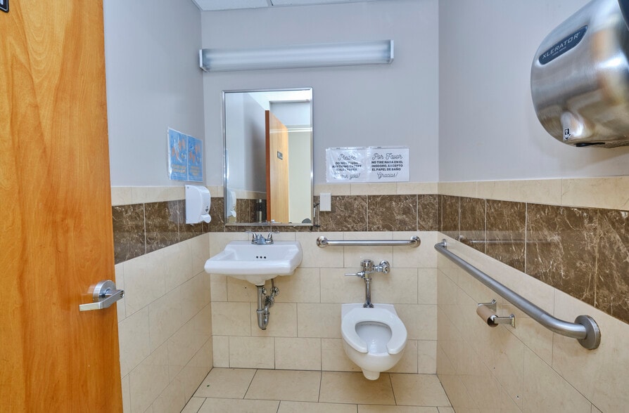 More Photos Of 2596-2598 Third Ave, Bronx Medical For Sale