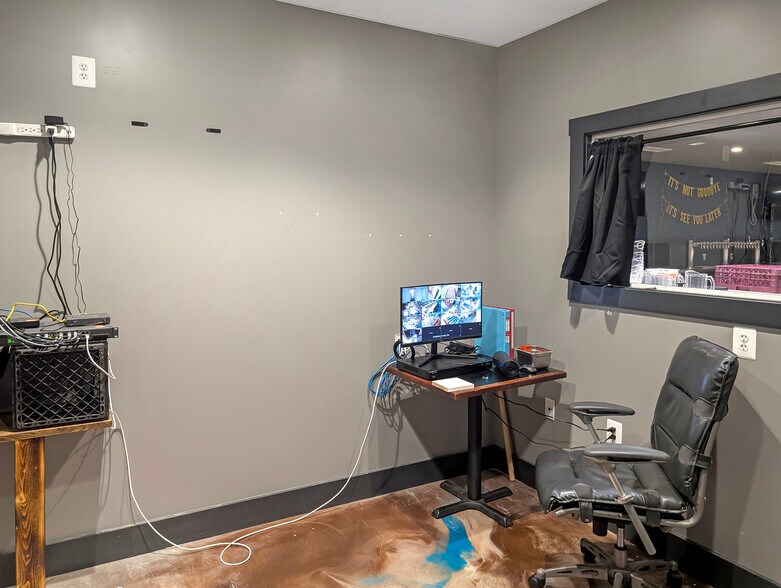 More Photos Of 10426 Main St, Fairfax Freestanding For Sale