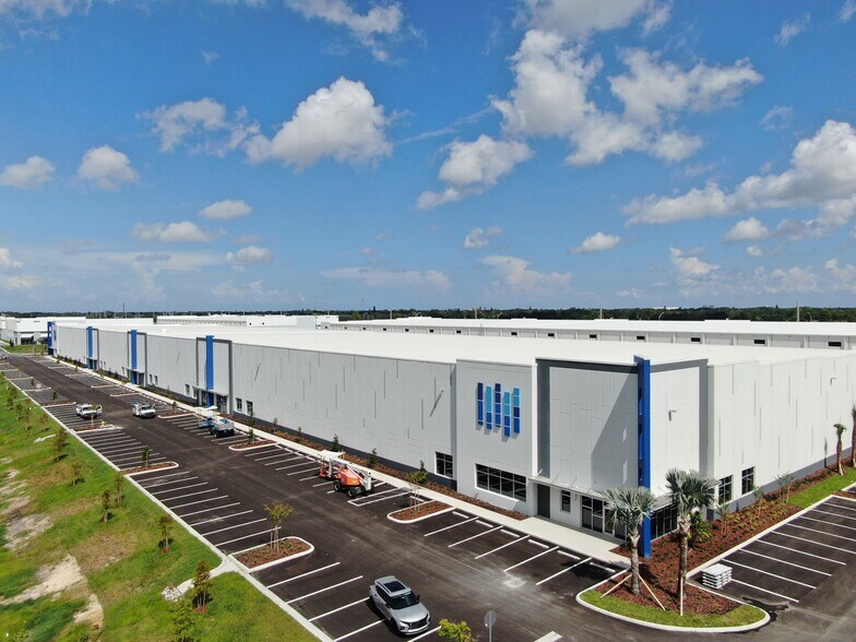 More Photos Of 4505 24th St E, Bradenton Distribution For Lease