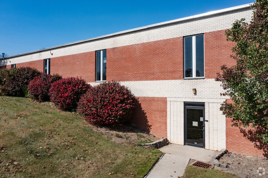 More Photos Of 2750A-2750B Indian Ripple Rd, Dayton Research And Development For Lease