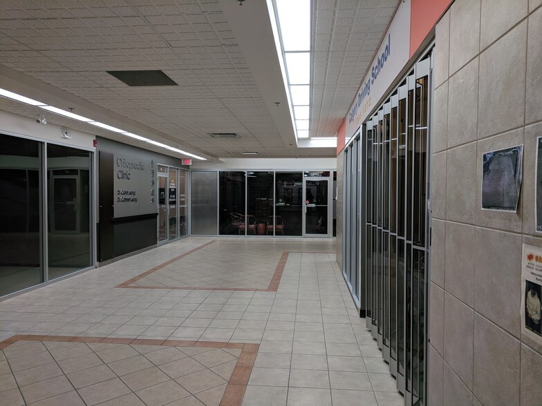 More Photos Of 1518 Centre St N, Calgary Apartments For Lease