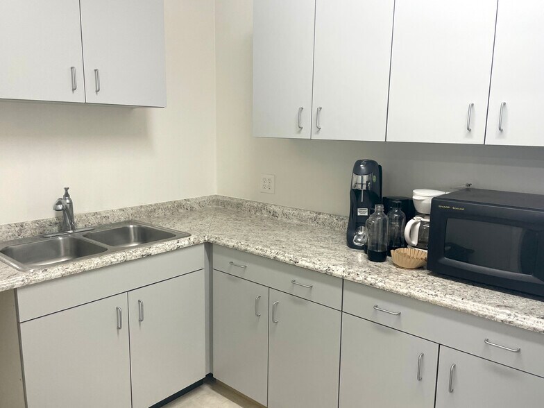 More Photos Of 825 Thomasville Rd, Tallahassee Office For Sale