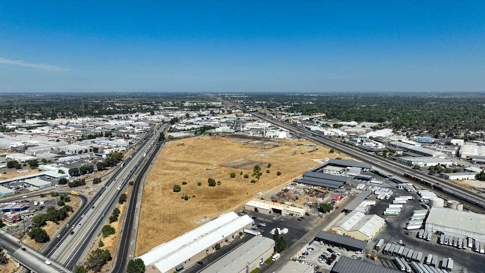 More Photos Of 1200 Graphics Dr, Modesto Distribution For Sale