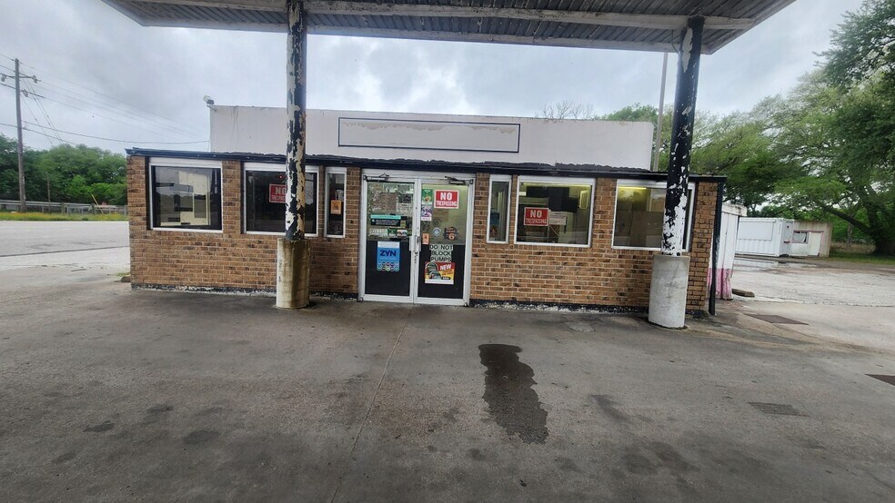 More Photos Of 15518 Highway 36, Needville Service Station For Lease