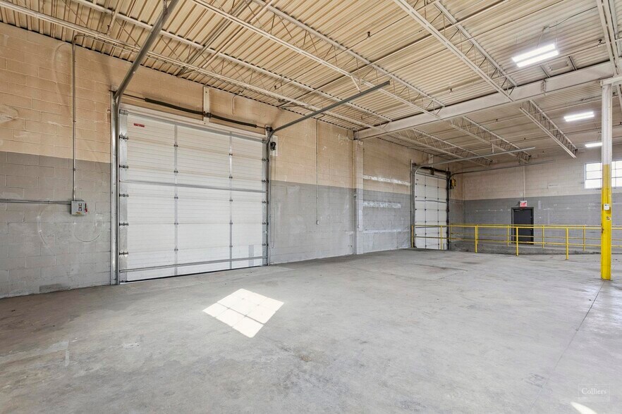 More Photos Of 5309 Maingate Dr, Mississauga Manufacturing For Sale