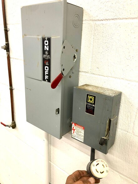 More Photos Of 1222 Hardin Rd, Dallas Manufacturing For Lease