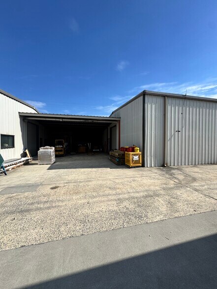 More Photos Of 5572 Export Blvd, Garden City Warehouse For Lease