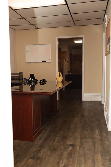 More Photos Of 413 27th St, Vienna Office Residential For Lease