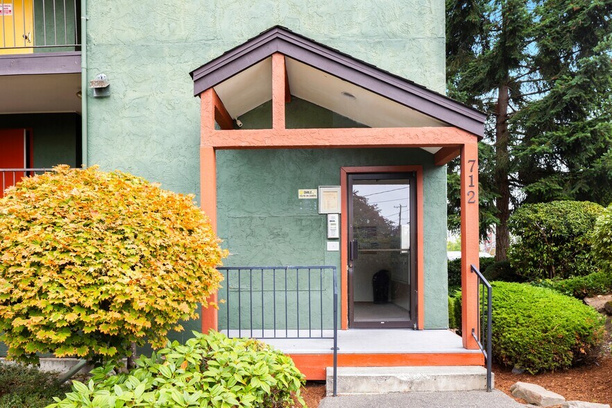 More Photos Of 712 N 143rd St, Seattle Apartments For Sale