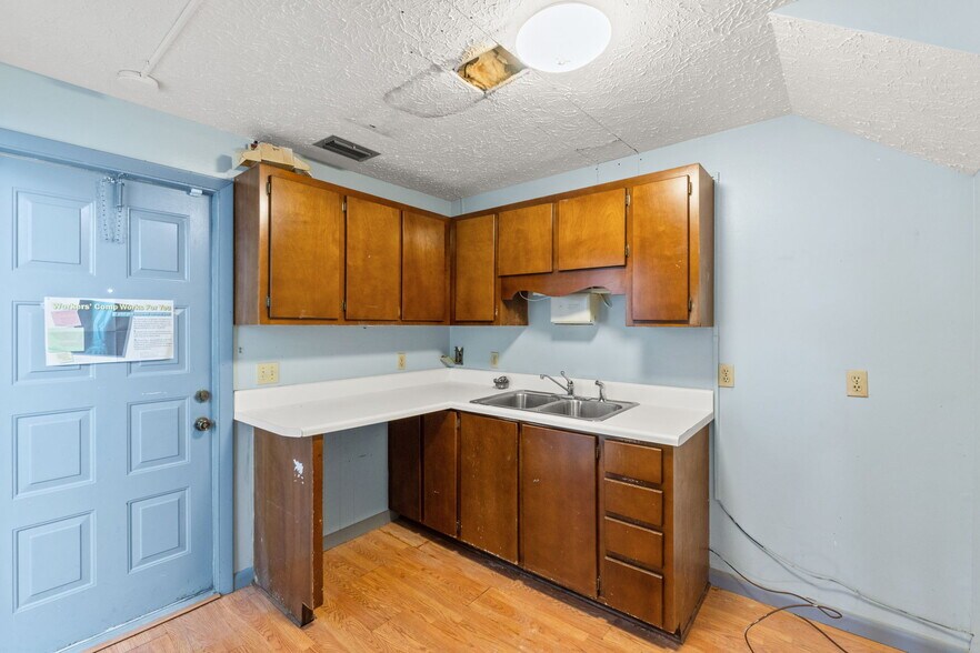 More Photos Of 215 W 6th St, Panama City Medical For Lease