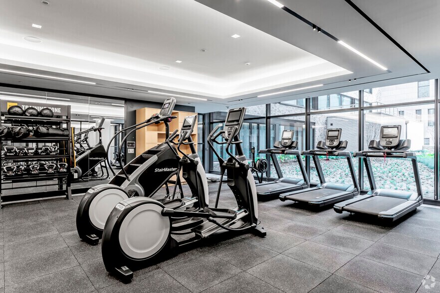 More Photos Of 555 E St SW, Washington Apartments For Lease