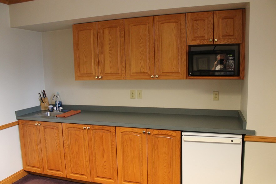 More Photos Of 2848 Memorial Dr, Two Rivers Medical For Lease