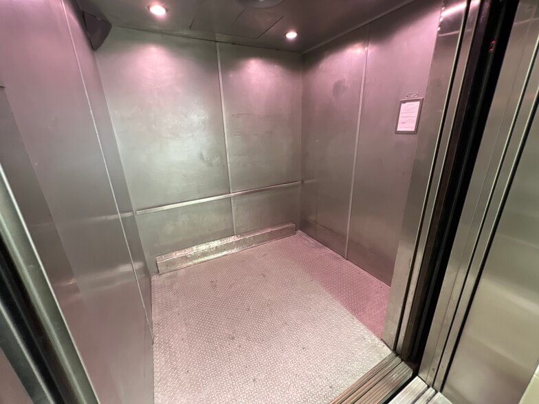 More Photos Of 98 4th St, Brooklyn Light Manufacturing For Lease