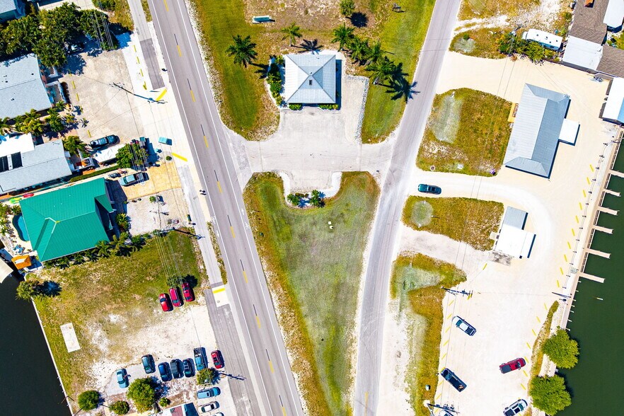 More Photos Of 2959 Oleander St, Saint James City Office For Sale