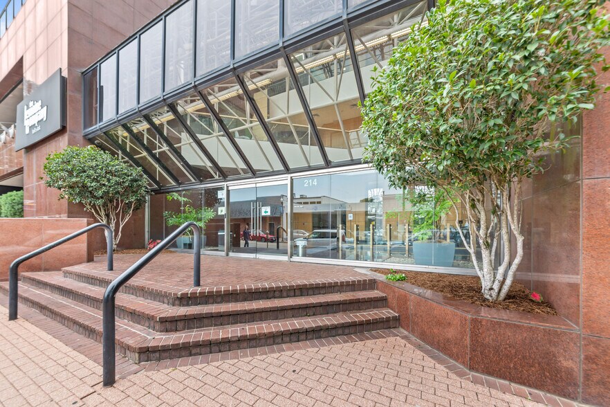 More Photos Of 214 Jefferson St, Lafayette Office For Sale