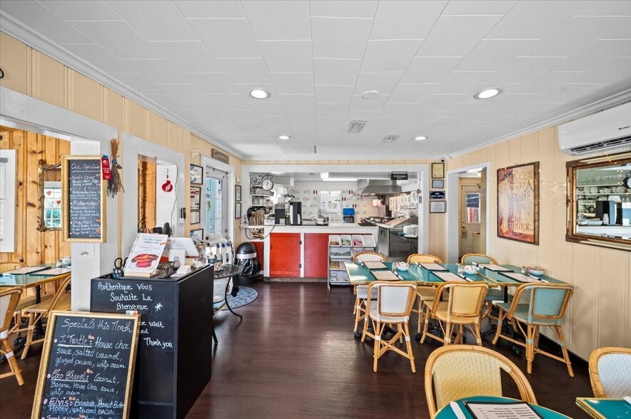 More Photos Of 107 W Curtis St, Simpsonville Freestanding For Sale