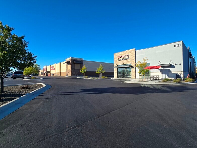 More Photos Of 1255 N Happy Valley Rd, Nampa Restaurant For Sale