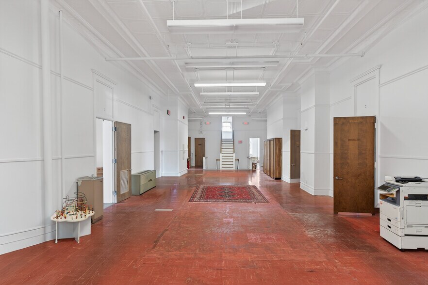 More Photos Of 61 Crown St, Kingston Office For Lease