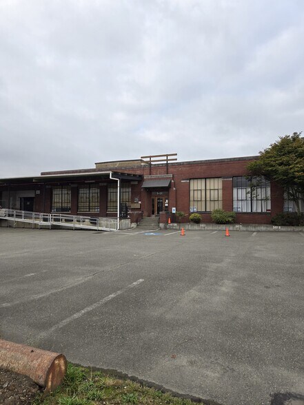 More Photos Of 5015-5025 Colorado Ave S, Seattle Warehouse For Lease