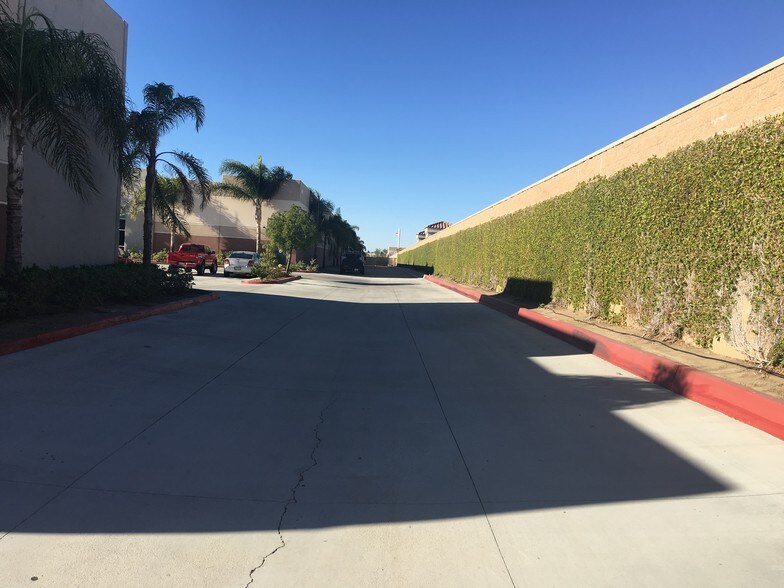 More Photos Of 41705 Elm St, Murrieta Warehouse For Lease