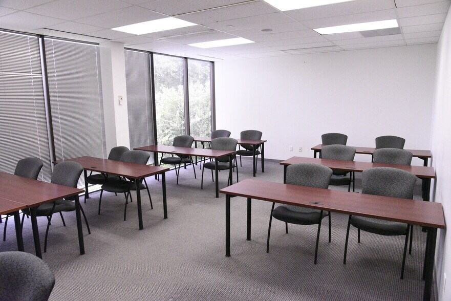 More Photos Of 16770 Imperial Valley Dr, Houston Office For Lease