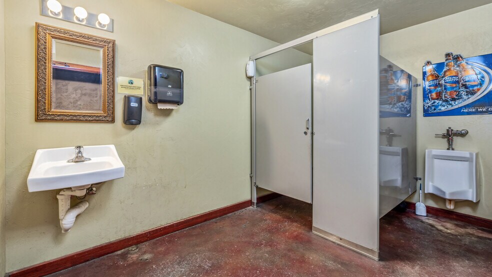 More Photos Of 207 E Hughitt St, Iron Mountain Restaurant For Sale