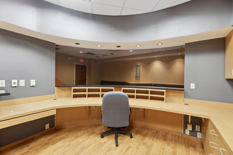 More Photos Of 9403 Kenwood Rd, Blue Ash Medical For Lease