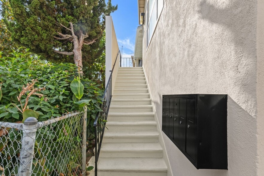 More Photos Of 637 N Anna Dr, Anaheim Apartments For Sale