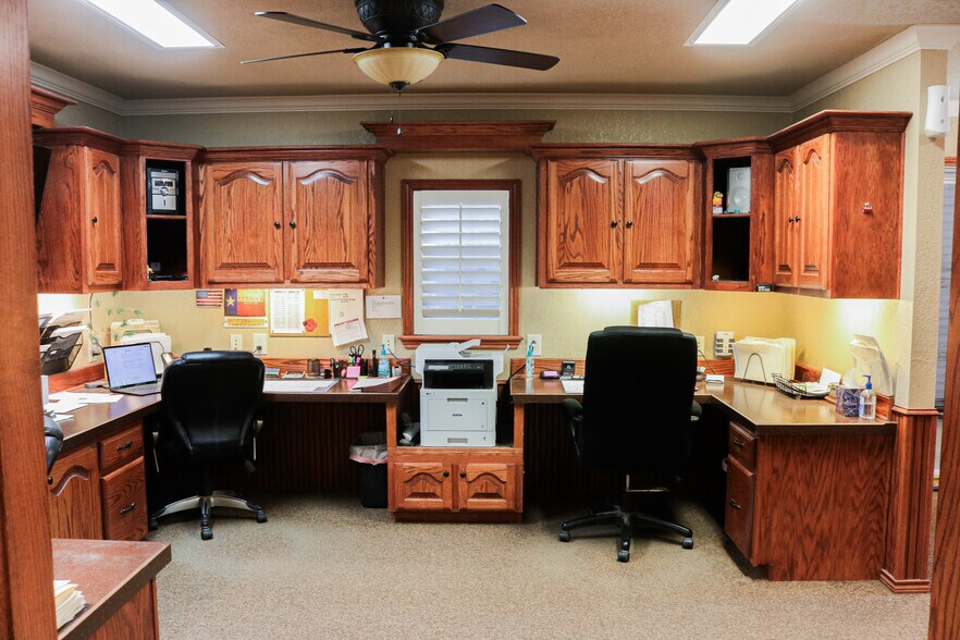 More Photos Of 2303 Private Road 7340 rd, Lubbock Warehouse For Lease