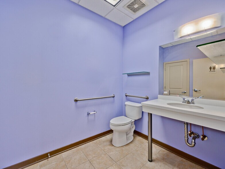 More Photos Of 5582 N Lincoln Ave, Chicago Apartments For Lease