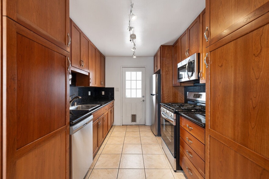 More Photos Of 2080 S Camino Real, Palm Springs Apartments For Sale