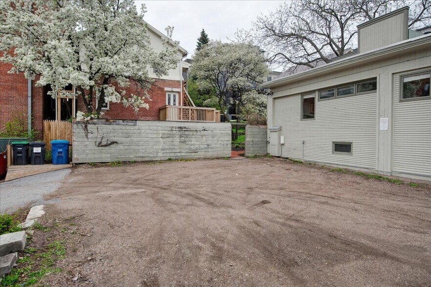 More Photos Of 87 College st, Burlington Office For Sale